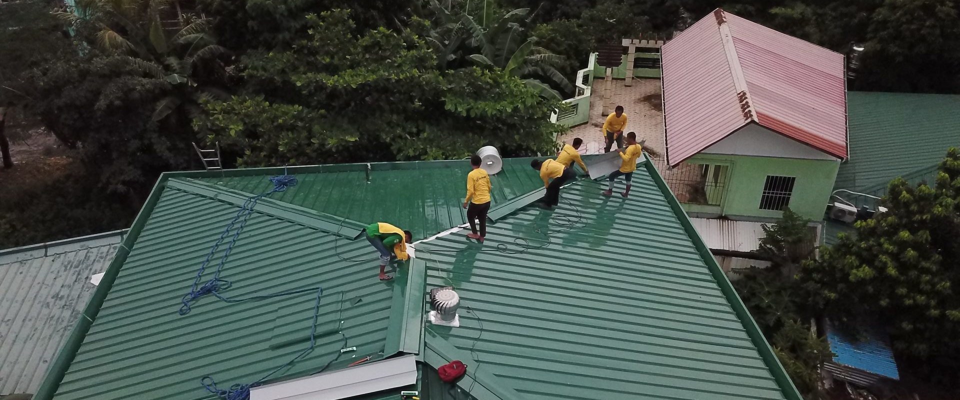 How to estimate roof replacement costs?