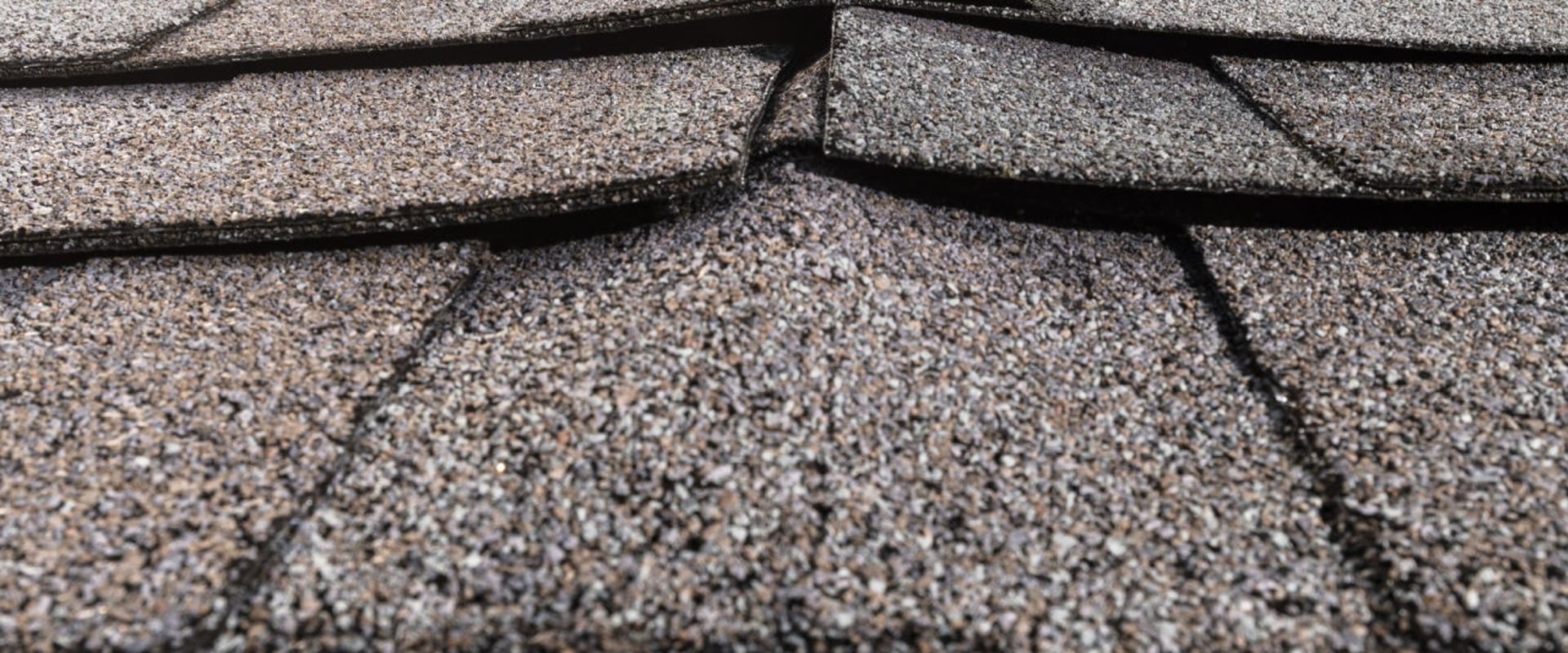 Does homeowners insurance pay to replace a roof?