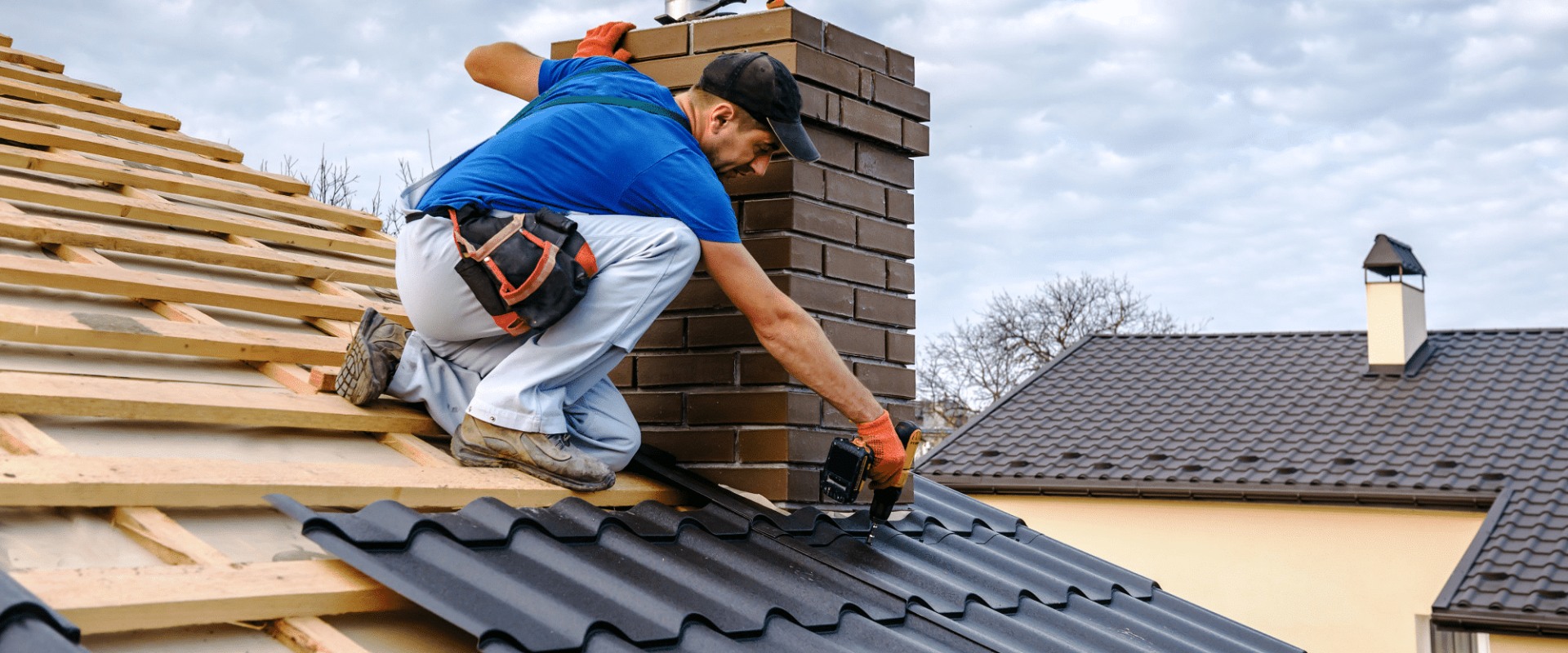 How much does a roofing company owner make?