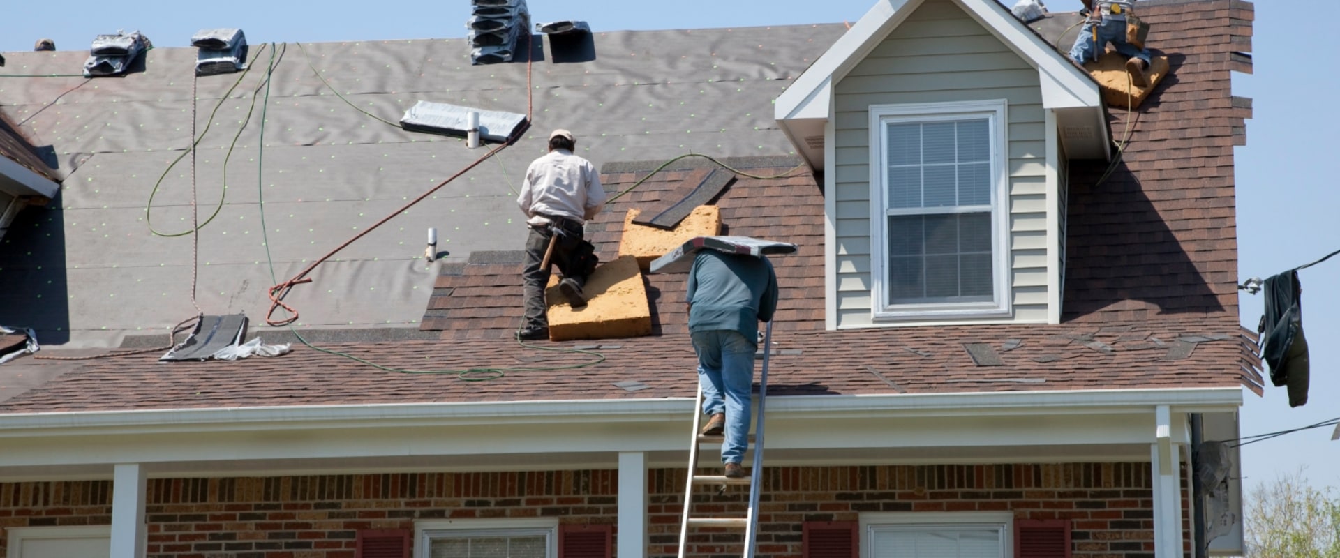 How long do roofers work in a day?