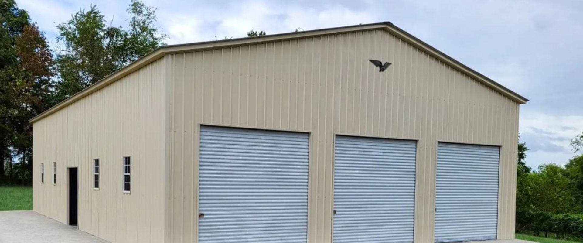How many square feet is a 30x40 roof?