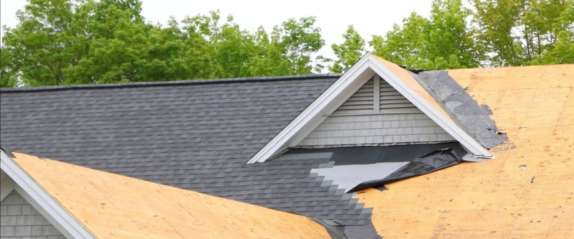 How long does it take to replace a 2000 sq ft roof?