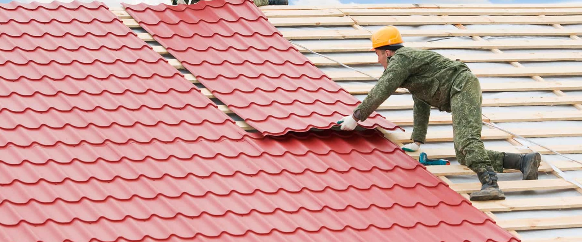 How much do roofers charge per square for labor?